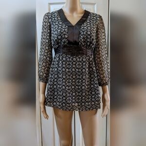 pre-owned motherhood maternity 3/4 sleeve shirt. Size medium. TC